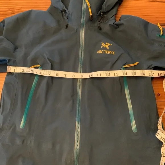 Arc’teryx Alpha AR hardshell hoody, size M, EUC - Picture 11 of 13